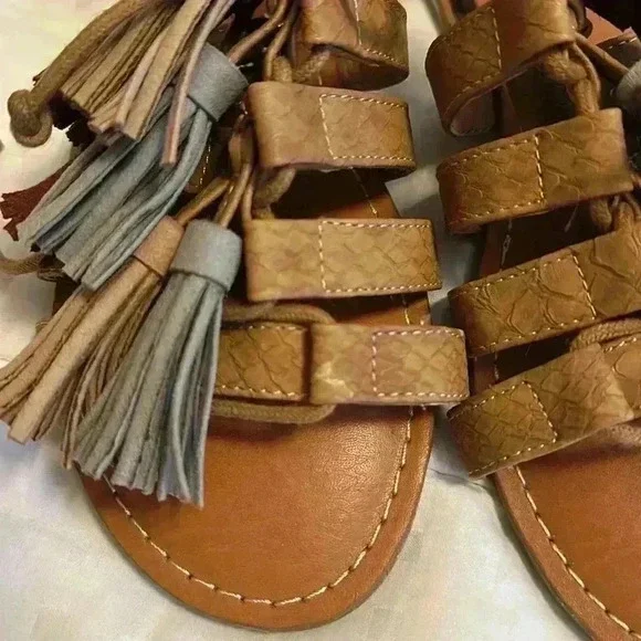 Fringe Sandals - Picture 6 of 7